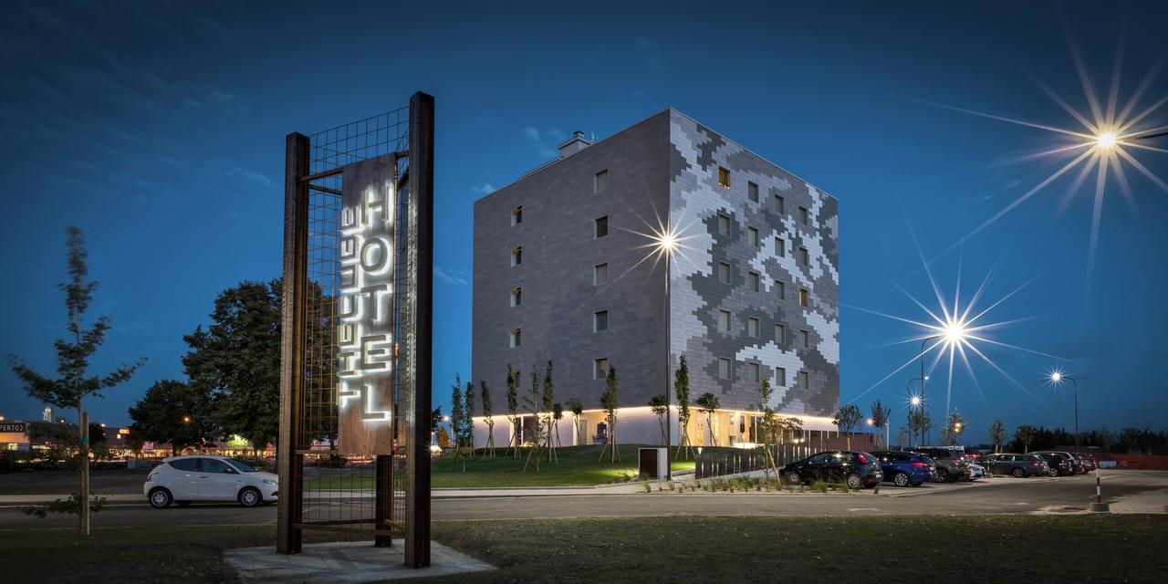 Hotel The Cube Fidenza Exterior photo