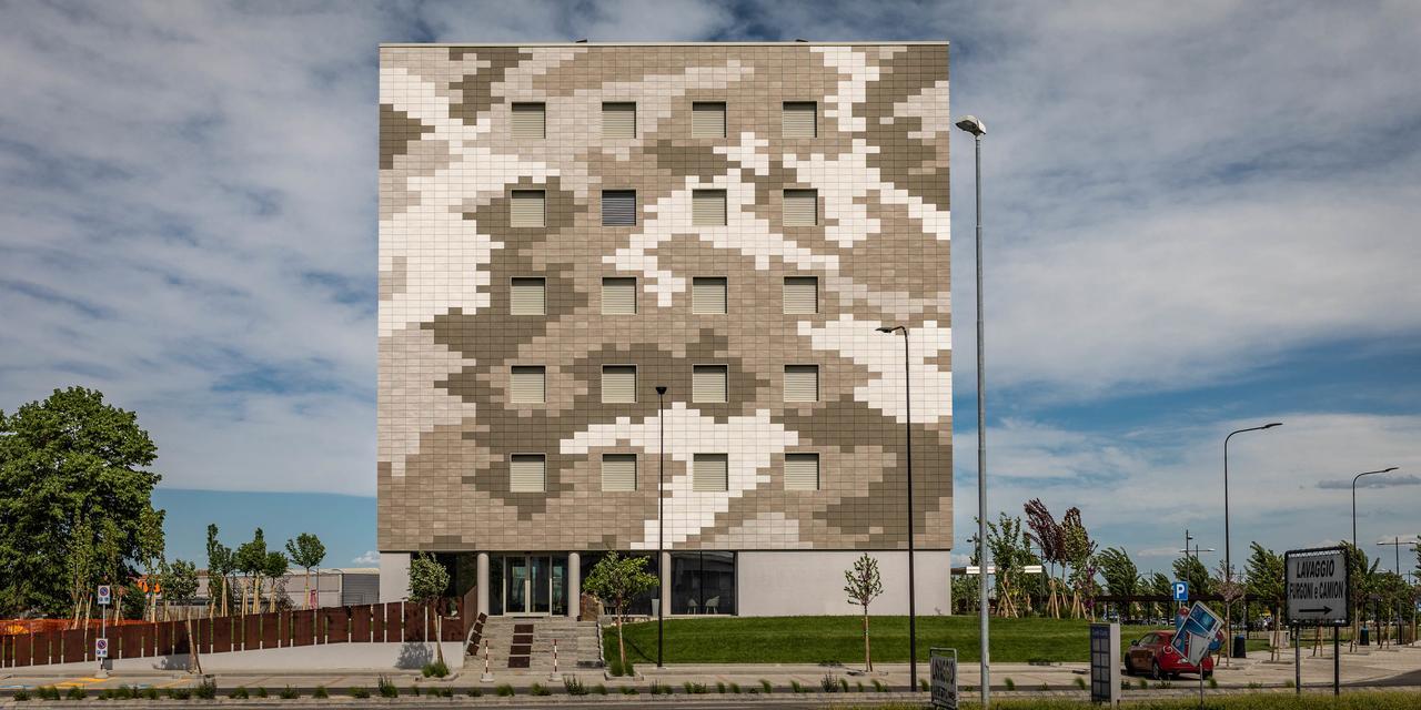 Hotel The Cube Fidenza Exterior photo