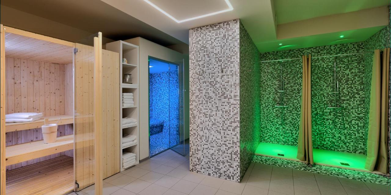 Hotel The Cube Fidenza Exterior photo
