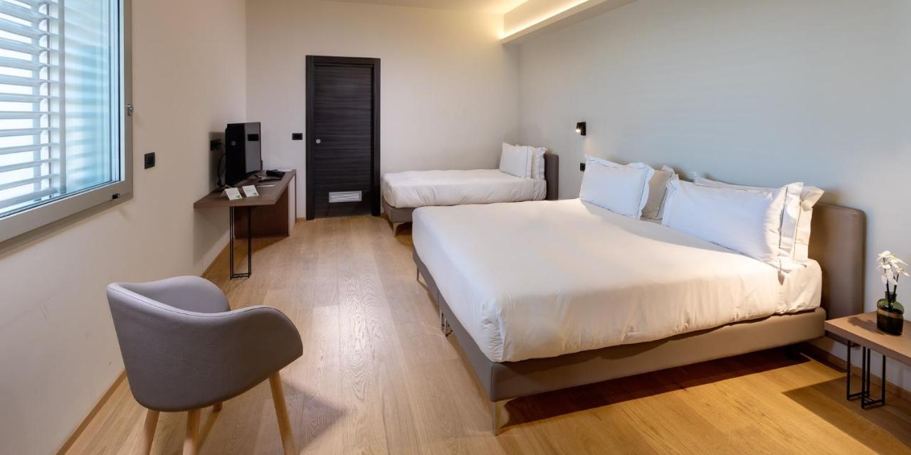 Hotel The Cube Fidenza Exterior photo